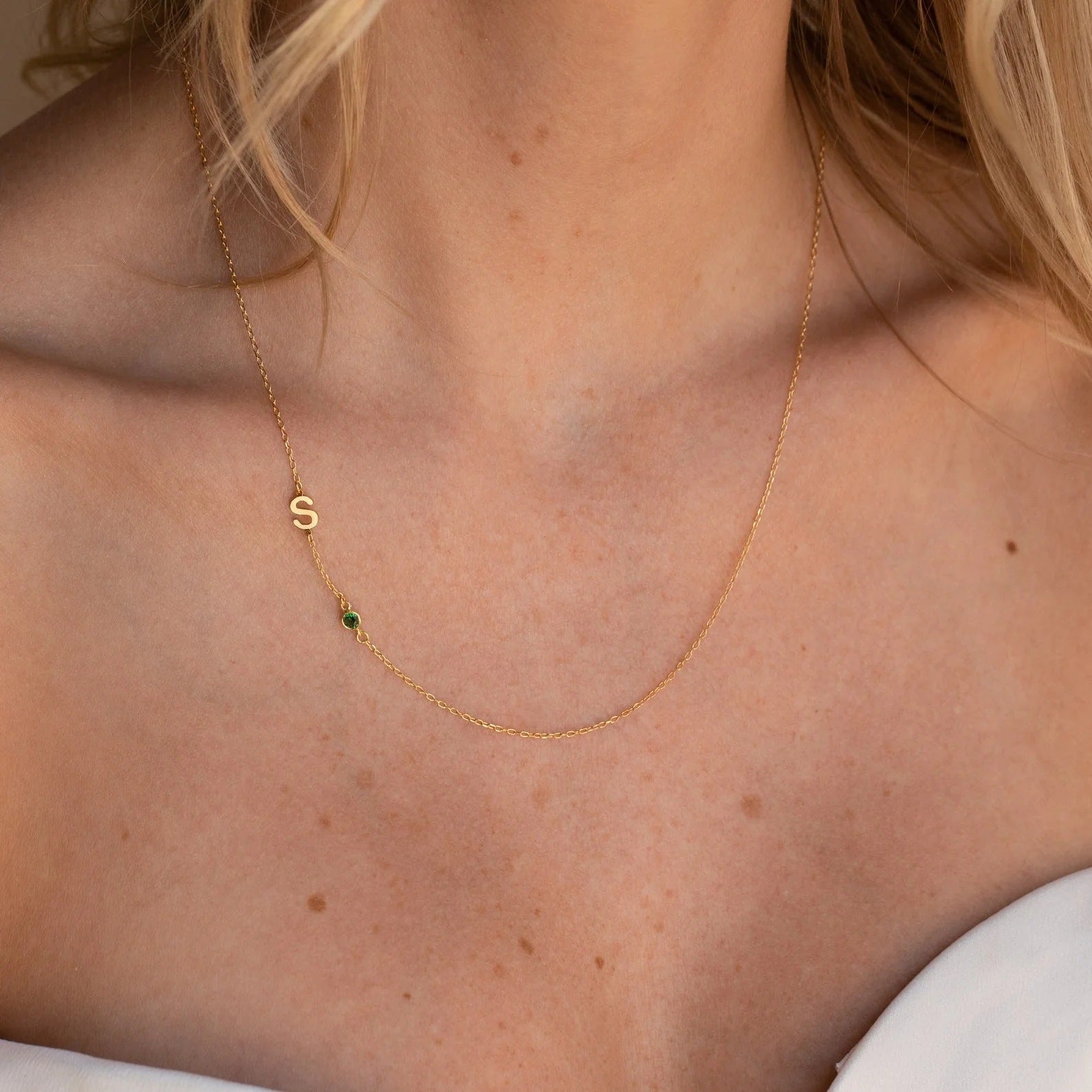 Collier avec nom en option en acier inoxydable avec pierres de naissance et chaîne de clavicule