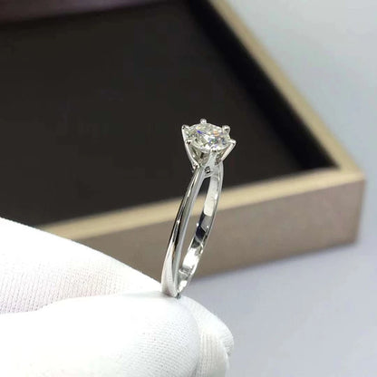 Luxuriöser Ring aus 925er Sterlingsilber mit Zirkonia