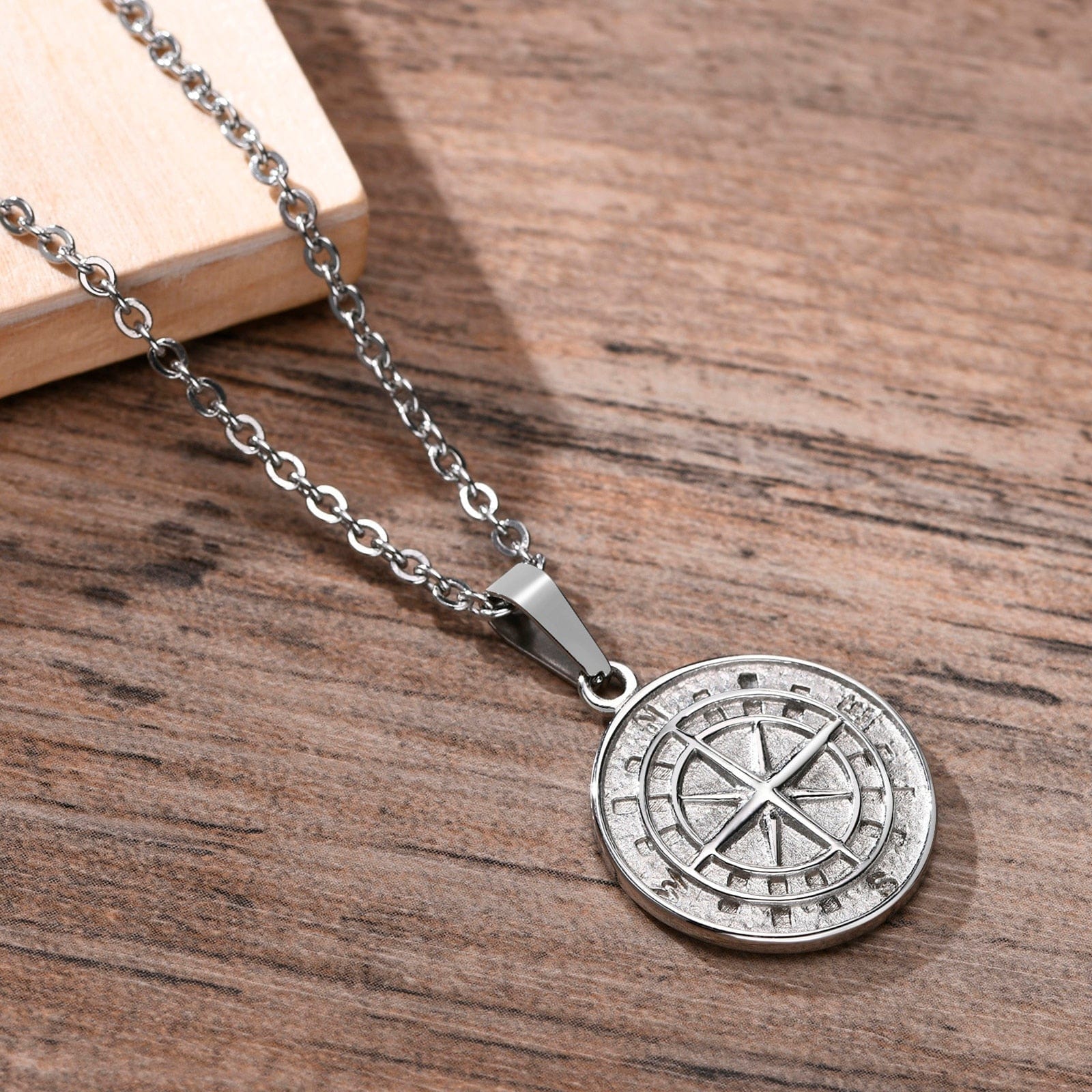 VVS Jewelry hip hop jewelry VVS Jewelry Compass Pendant Necklace